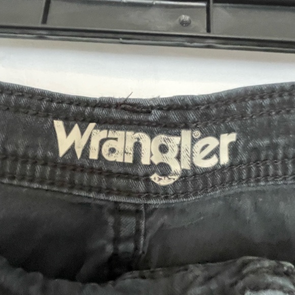 Wrangler Men's Black Cargo Shorts - Picture 7 of 8